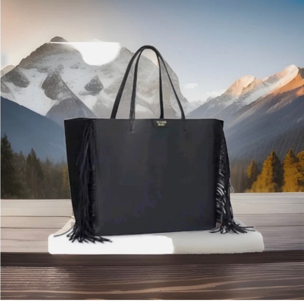 ✨⚡️💥NWT Victoria Secrets leather Fringe Weekender Bag